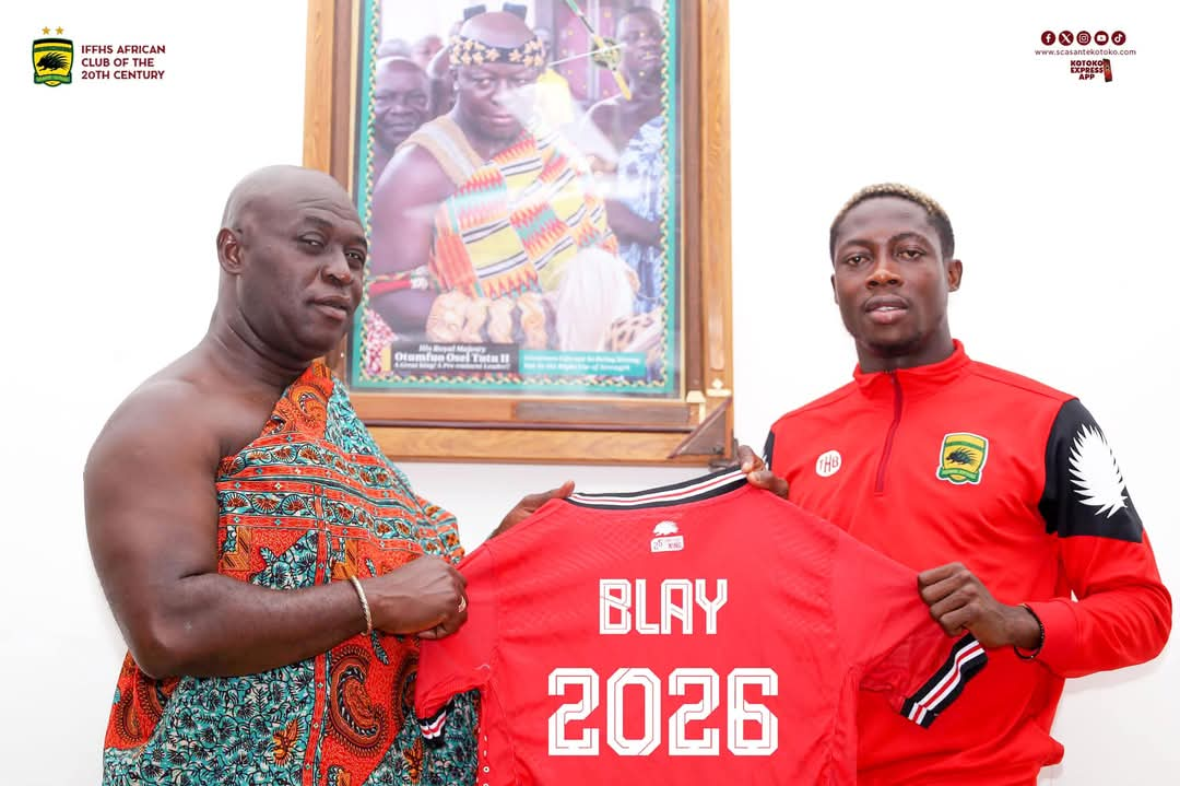 Justice Blay Signs New Contract with Asante Kotoko