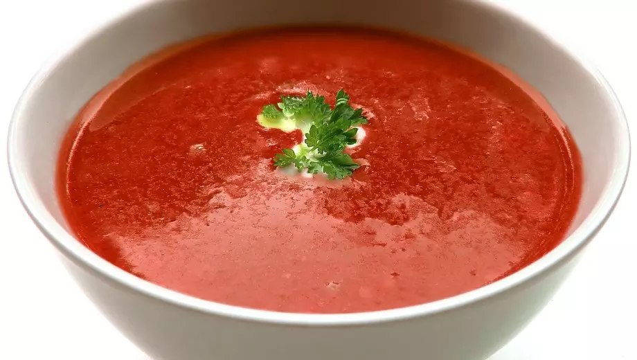 How to Prepare Tomato Caprese Soup with Mozzarella