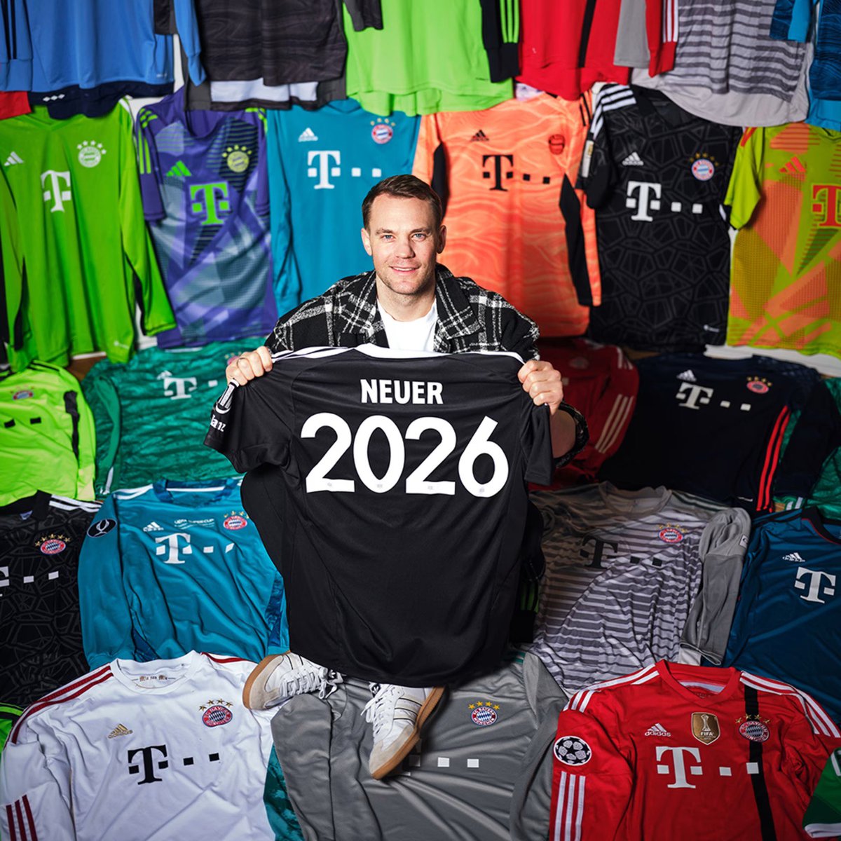 Official: Manuel Neuer Extends Bayern Munich Contract Until June 2026